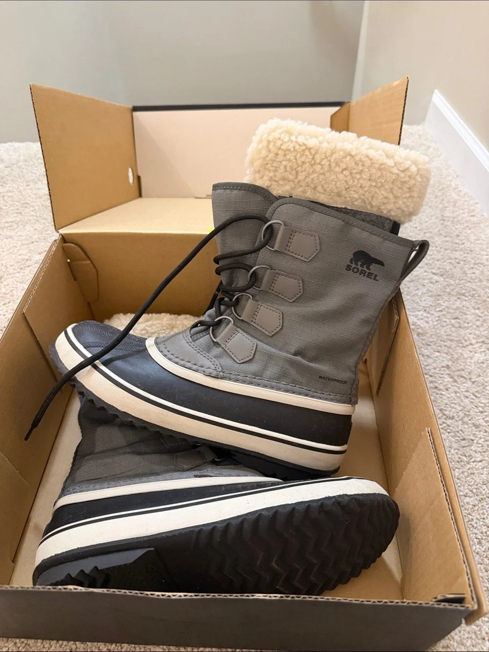 Sorel Gray and Black Women's Winter Lace-Up Boots with Cream Shearling Cuff